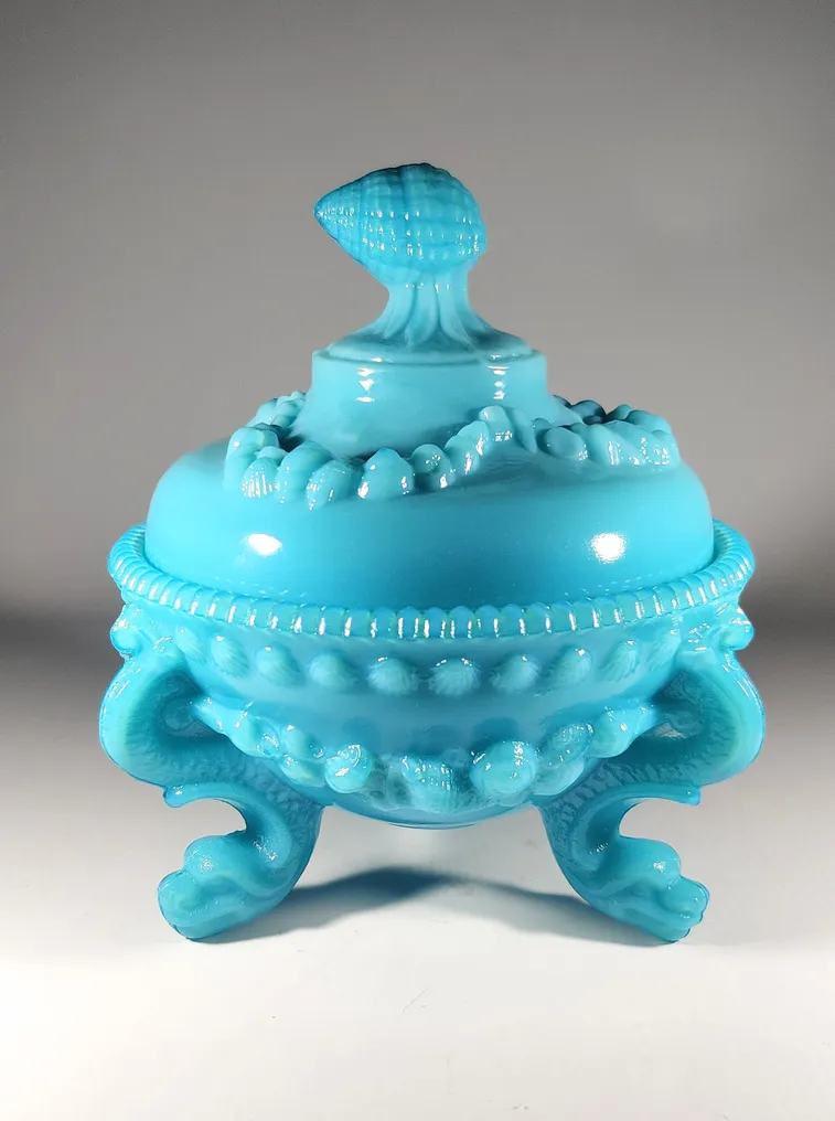 Box - Beautiful Art Deco bonbonnière. - Glass